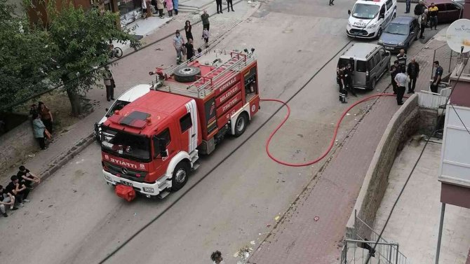 Evin Mutfağında Çıkan Yangın Hasara Yol Açtı