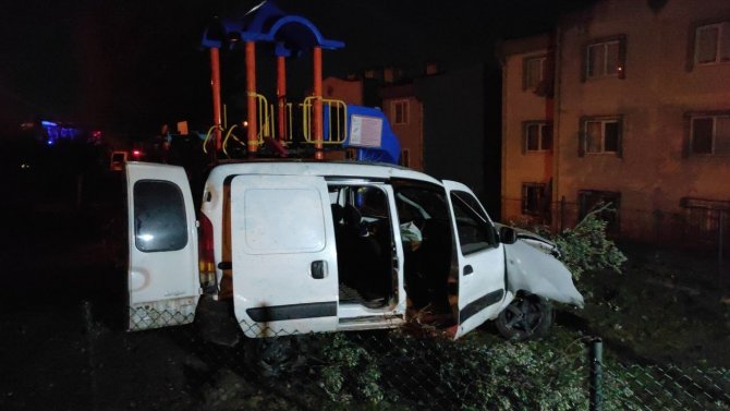 Kocaeli’de Araç Çocuk Parkına Uçtu: 1 Ölü, 1 Yaralı