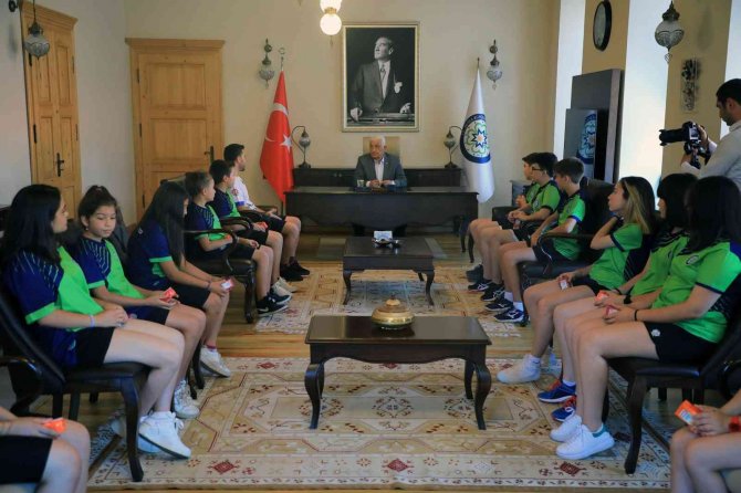 Masa Tenisi Sporcularından Başkan Gürün’e Ziyaret