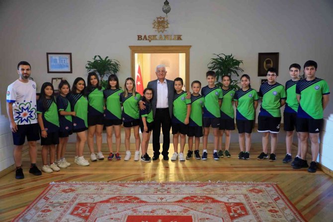 Masa Tenisi Sporcularından Başkan Gürün’e Ziyaret