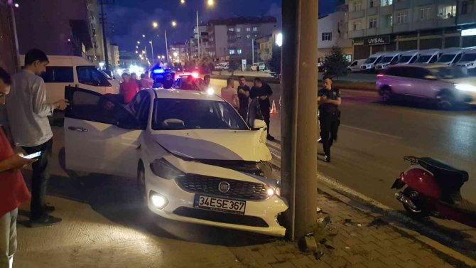 Hafif Ticari Araç Otomobile Çarptı: 1 Yaralı