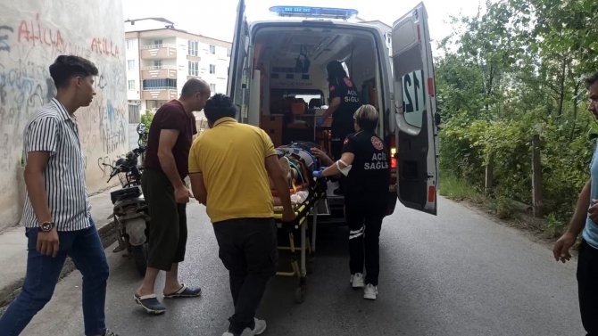 Elektrikli Bisiklet Sürücüsü Kaldırıma Çarptı: 1 Yaralı