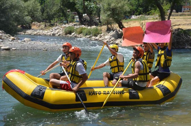 Şırnak’ta 15 Temmuz Şehitleri Anısına Rafting Düzenlendi