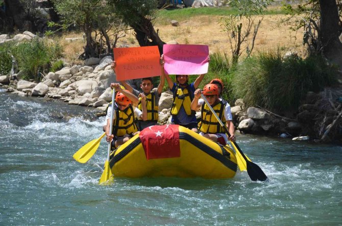 Şırnak’ta 15 Temmuz Şehitleri Anısına Rafting Düzenlendi