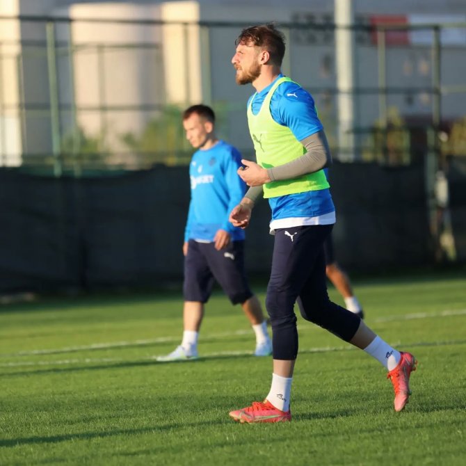 Afyonspor’da Alt Yapıdan Yetişen Oyuncular A Takımıyla Antrenmana Çıktı