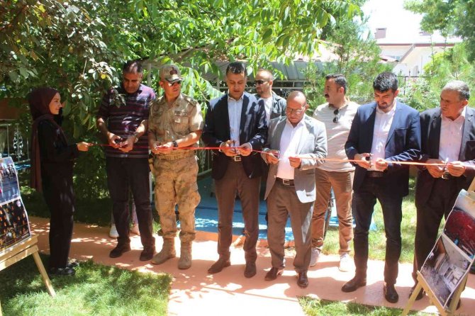 Muradiye’de 15 Temmuz Konulu Resim Ve Fotoğraf Sergisi