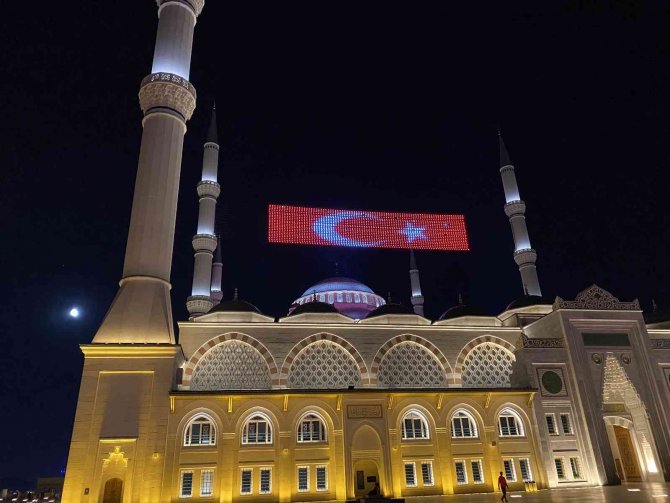 15 Temmuz Yıl Dönümünde Çamlıca Camii’nden Sela Sesler Yükseldi