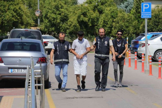1 Kişinin Ölüp, 1 Kişinin De Yaralandığı Silahlı Saldırıya 4 Tutuklama