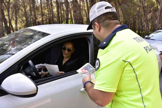 Trafik Polisleri Ormanların Yanmaması İçin Uyardı