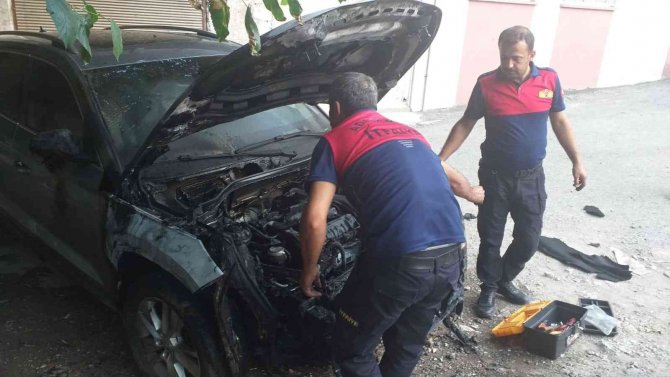 Park Halindeki Otomobilde Yangın
