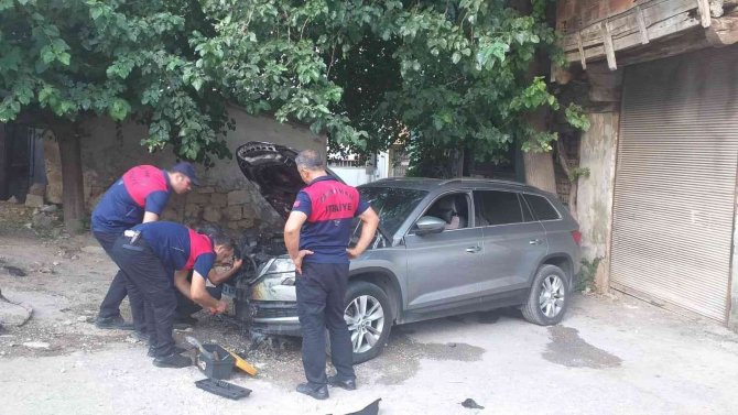 Park Halindeki Otomobilde Yangın