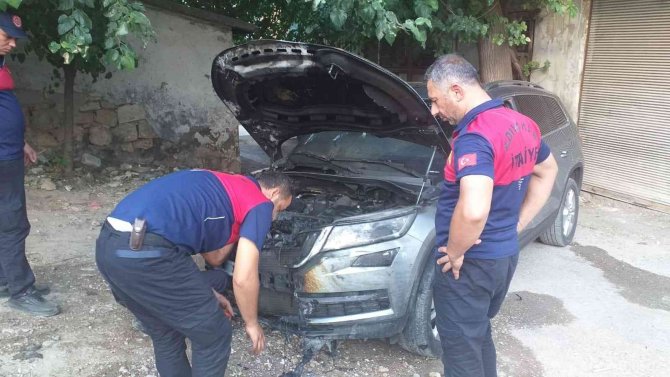 Park Halindeki Otomobilde Yangın