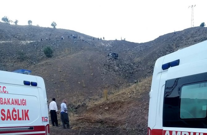 Adıyaman’da Araç Uçurumdan Yuvarlandı: 2’si Çocuk 6 Yaralı