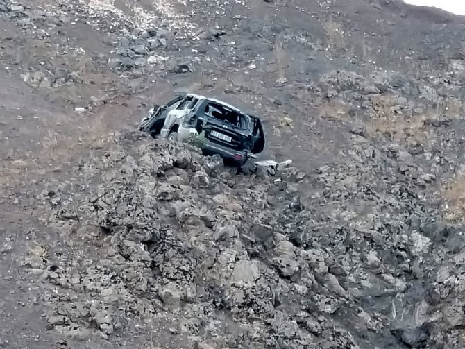 Adıyaman’da Araç Uçurumdan Yuvarlandı: 2’si Çocuk 6 Yaralı