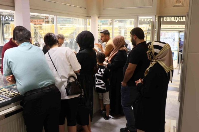 Döviz Piyasasındaki Hareketlilik Gurbetçiyi Altın Yatırımına Yöneltti