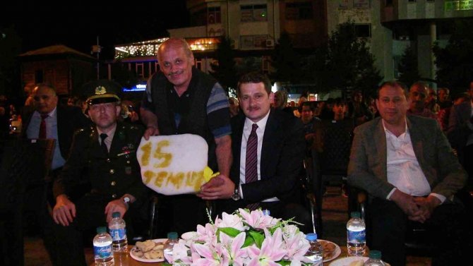 Artvin’de 15 Temmuz Programında Kardan Doğal Tatlı İkram Edildi