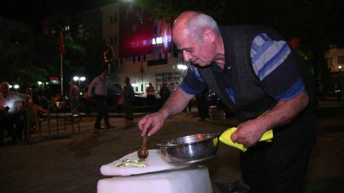 Artvin’de 15 Temmuz Programında Kardan Doğal Tatlı İkram Edildi