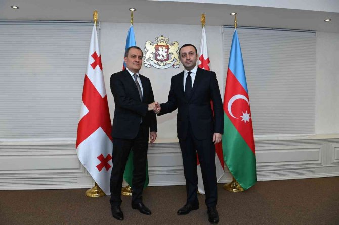 Azerbaycan Dışişleri Bakanı Bayramov, Gürcistan Başbakanı Garibaşvili İle Görüştü