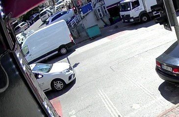 Çekmeköy’de Virajı Dönen Otomobil Dükkan Önündeki Kadını Altına Aldı: 1 Ölü