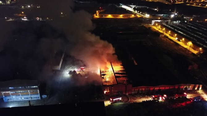 Demir Döküm Fabrikasında Patlama Sonrası Çıkan Yangın Böyle Görüntülendi