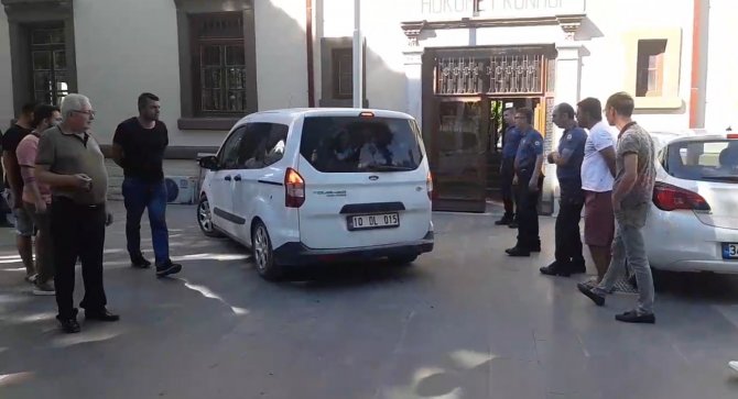 Eski Erdek Belediye Başkanı Hüseyin Sarı Adliye’ye Getirildi