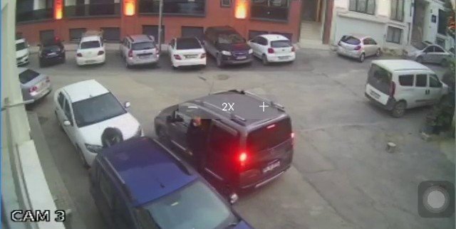 Eyüpsultan’da Hırsızlar Park Halindeki Araçlara Dadandı