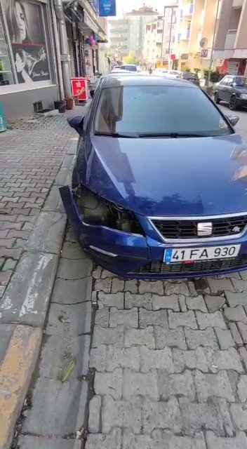 Eyüpsultan’da Hırsızlar Park Halindeki Araçlara Dadandı