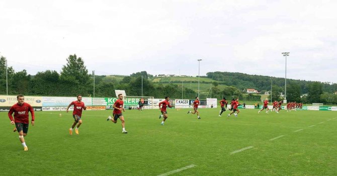 Galatasaray, Avusturya’da Günü Çift Antrenmanla Tamamladı