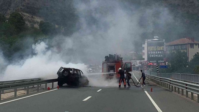 Gümüşhane’de Seyir Halindeki Cip Alev Alev Yandı