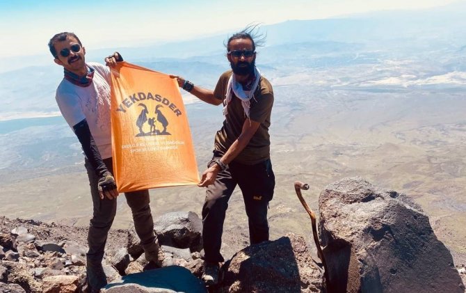 Yüksekovalı Dağcılar Ağrı Ve Reşko Dağlarına Zirve Yaptı