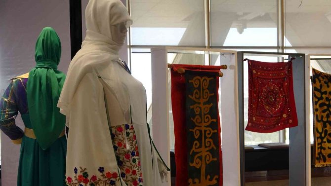 Tahran’da Fecr Uluslararası Moda Ve Giyim Festivali Alışveriş Meraklılarını Ağırlıyor