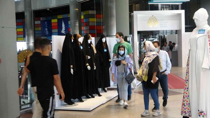 Tahran’da Fecr Uluslararası Moda Ve Giyim Festivali Alışveriş Meraklılarını Ağırlıyor