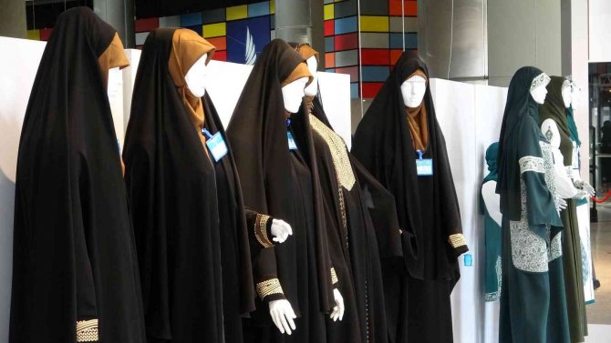 Tahran’da Fecr Uluslararası Moda Ve Giyim Festivali Alışveriş Meraklılarını Ağırlıyor