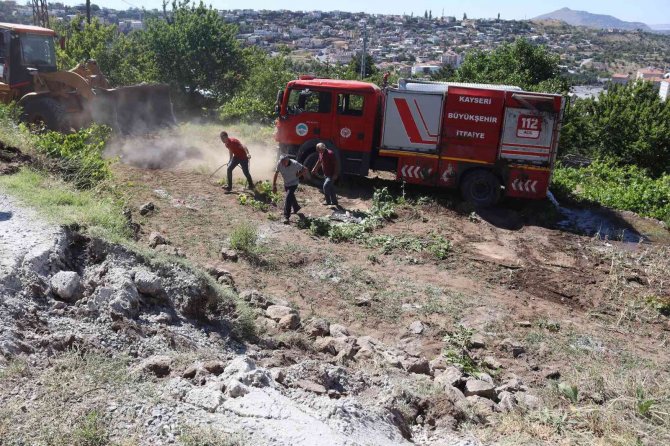 Kayseri’de İtfaiye Aracı Devrildi, 4 İtfaiye Eri Yaralandı