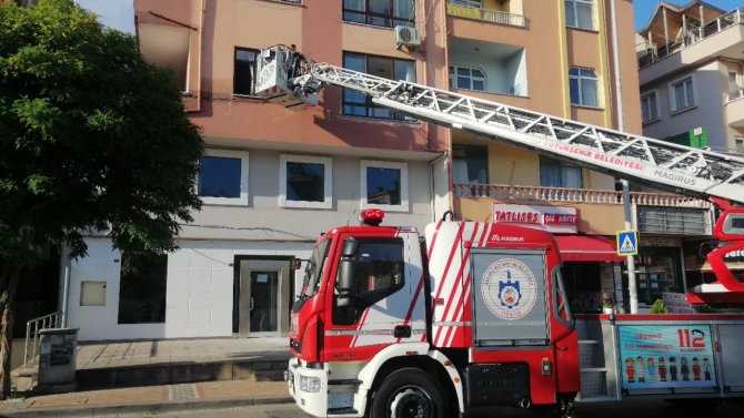 Odada Kilitli Kalan Kadının İmdadına İtfaiye Yetişti