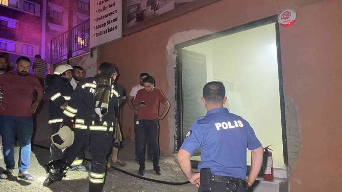 Mobilya Atölyesinde Korkutan Yangın