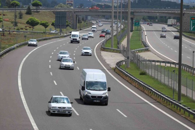 Tem’in Bolu Geçişinde Tatilcilerin Dönüş Yoğunluğu Başladı