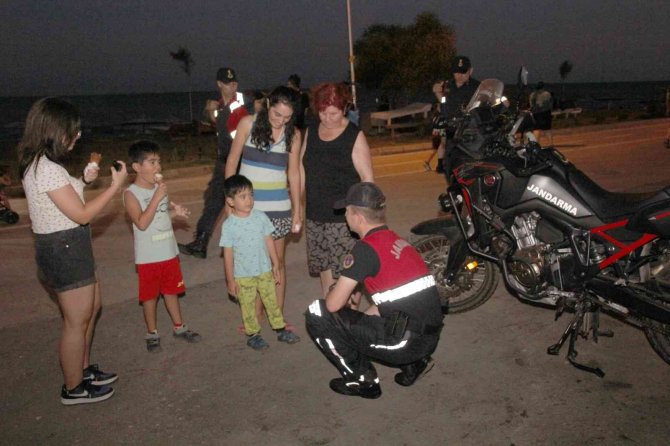 Mersin’de Jandarma Sahillere Asayiş Noktası Kurdu