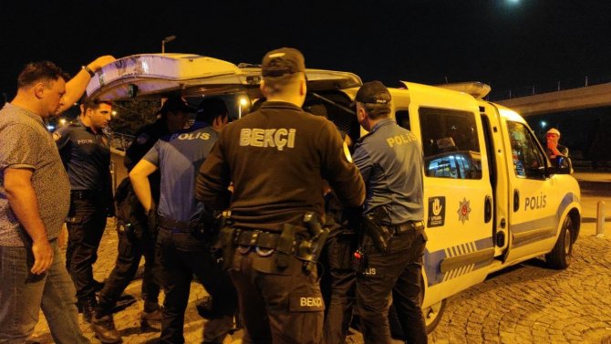 Sokak Ortasında Bir Kişiyi Bıçaklayan Şüpheli Tutuklandı