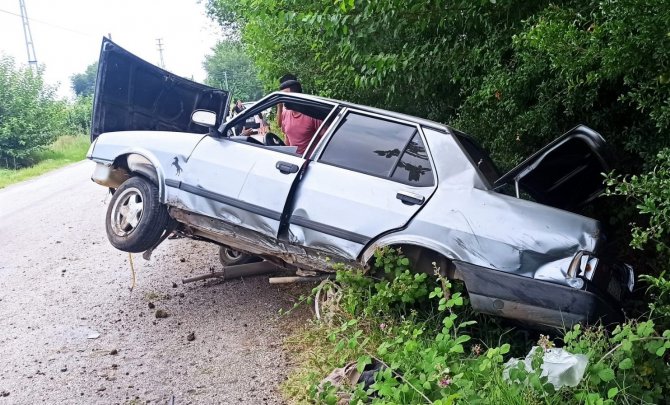 Takla Atan Otomobilin Sürücüsü Yaralandı