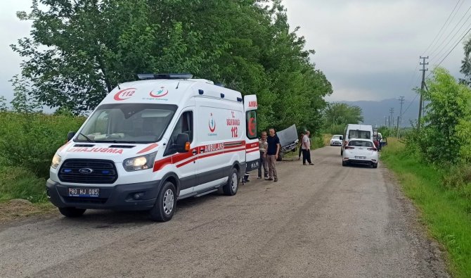 Takla Atan Otomobilin Sürücüsü Yaralandı