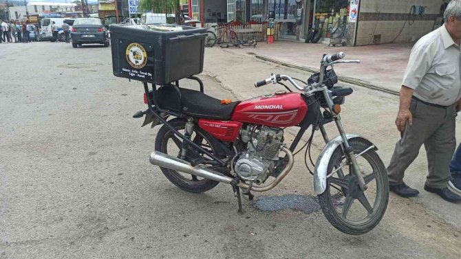 Hafif Ticari Araçla Motosiklet Çarpıştı: 1 Yaralı