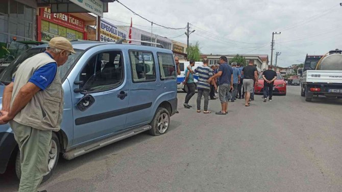 Hafif Ticari Araçla Motosiklet Çarpıştı: 1 Yaralı