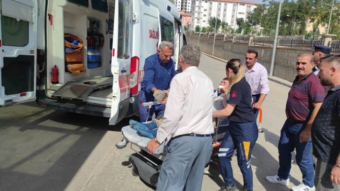 Siirt’te Tarım Aracı Devrildi: 2’si Kadın, 3 Yaralı