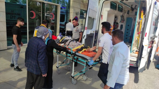 Siirt’te Tarım Aracı Devrildi: 2’si Kadın, 3 Yaralı