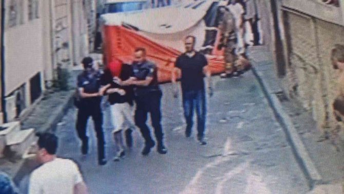 Evini Ateşe Verip Balkondan Atlayan Genci İtfaiyecinin Ani Refleksi Kurtardı