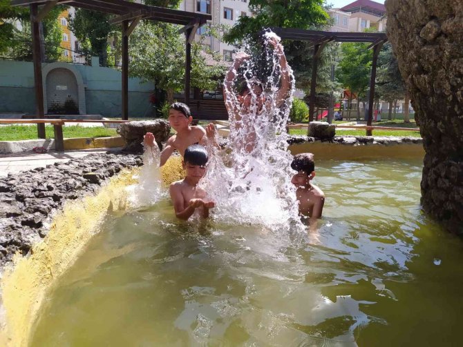 Aşırı Sıcaklıklar Van’ı Da Etkisi Altına Aldı
