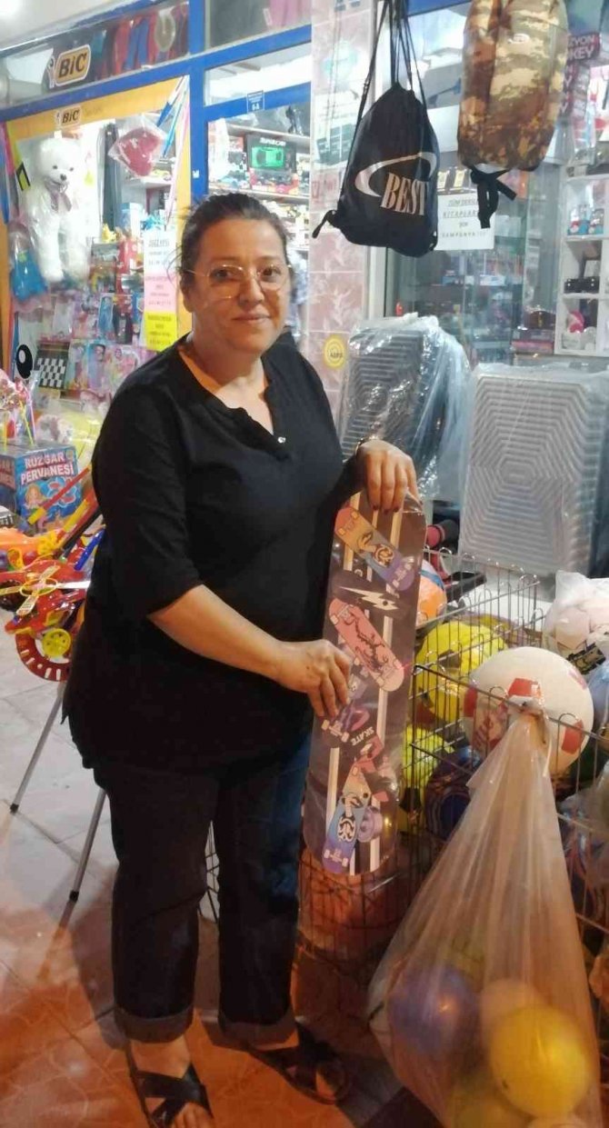 Müşteri Gibi Geldi, Çalıp Kaçarken Kameraya Yakalandı