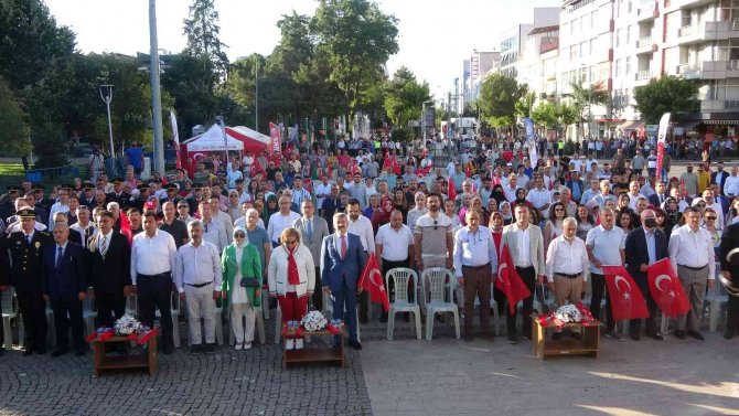 Uşak’ta 15 Temmuz Demokrasi Ve Milli Birlik Günü Çeşitli Etkinliklerle Kutlandı