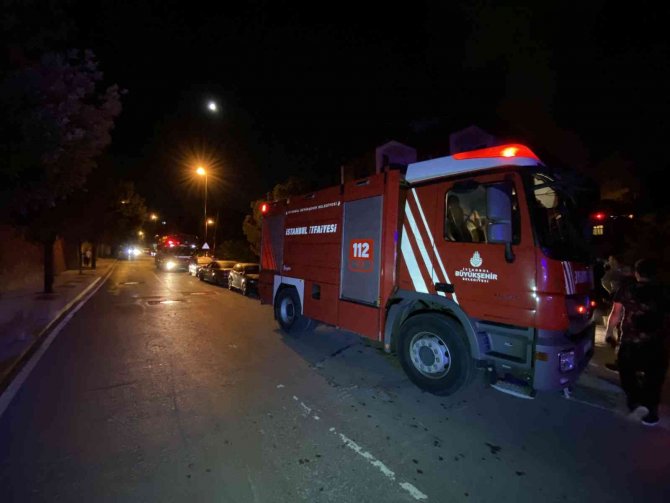 Üsküdar’da İki Katlı Bina Alevlere Teslim Oldu